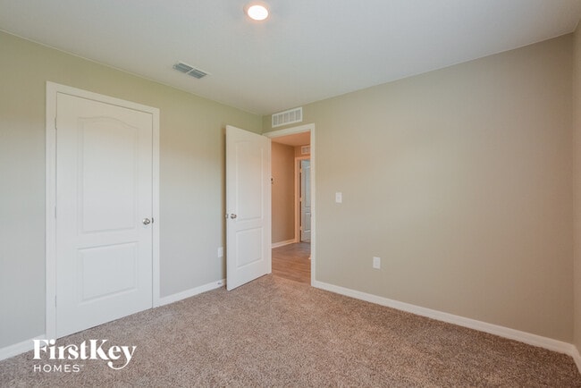 Building Photo - 437 Kensington View Dr