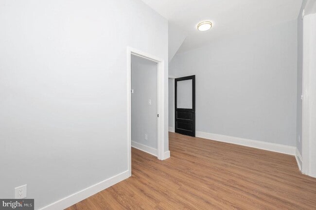 Building Photo - 230 S Market St