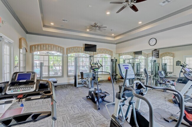Building Photo - 9303 Myrtlewood Cir W