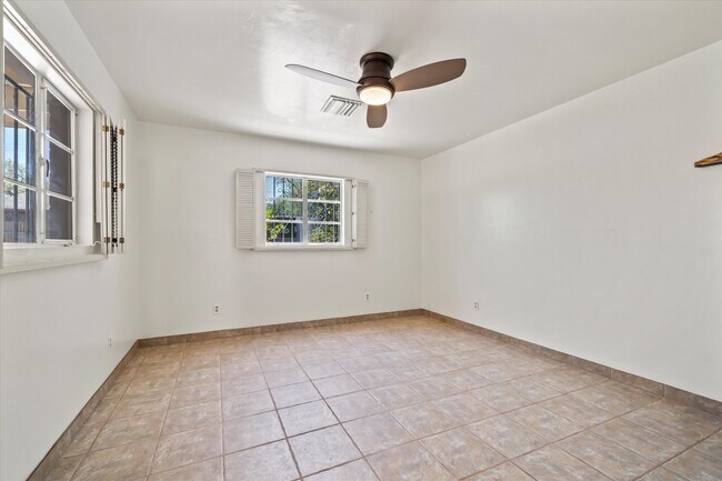 Building Photo - 2348 E Drachman St