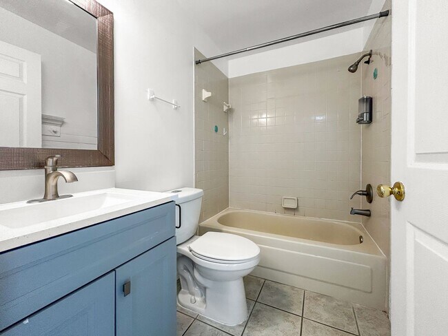 Building Photo - Move-In Ready 3 Bed | 2 Bath Home in Prime Tampa Location