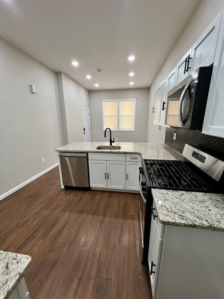 Kitchen - 3904 Aspen St