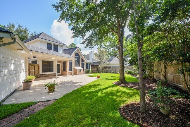 Building Photo - 910 Chinni Ct