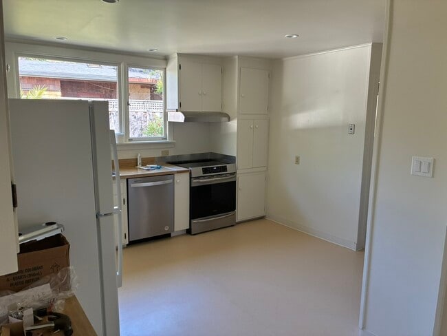 Building Photo - 221 Brookside Dr