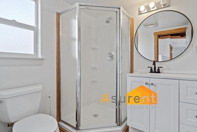 Building Photo - Amazing Fully Renovated Custom Furnished H...