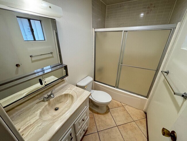 Building Photo - 5340 S Swenson St