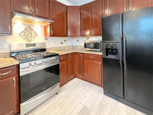 Building Photo - 1924 Riverlanding Cir