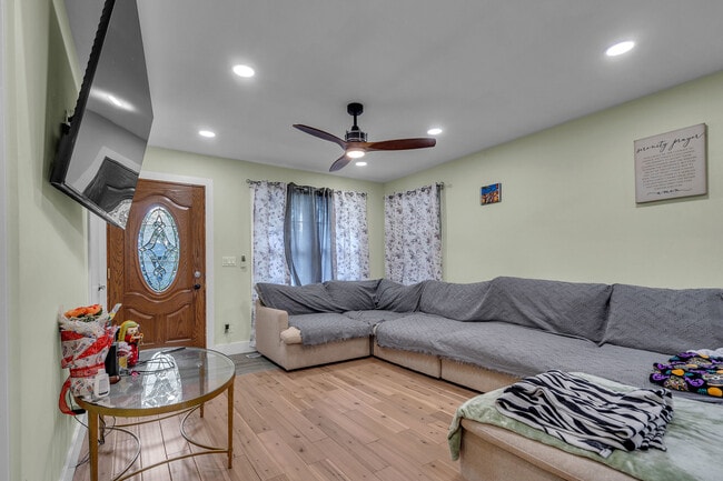 Building Photo - 6641 Peach Tree St