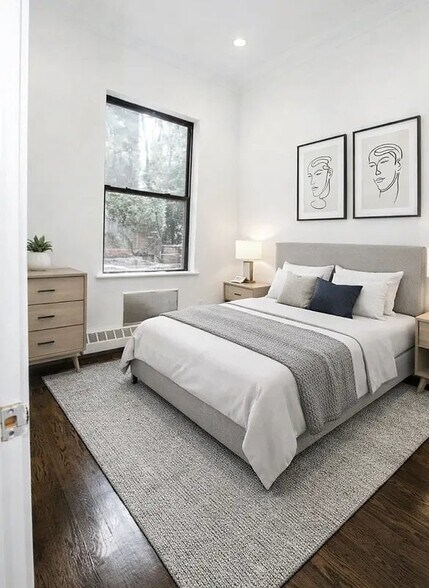 Building Photo - 326 E 4th St