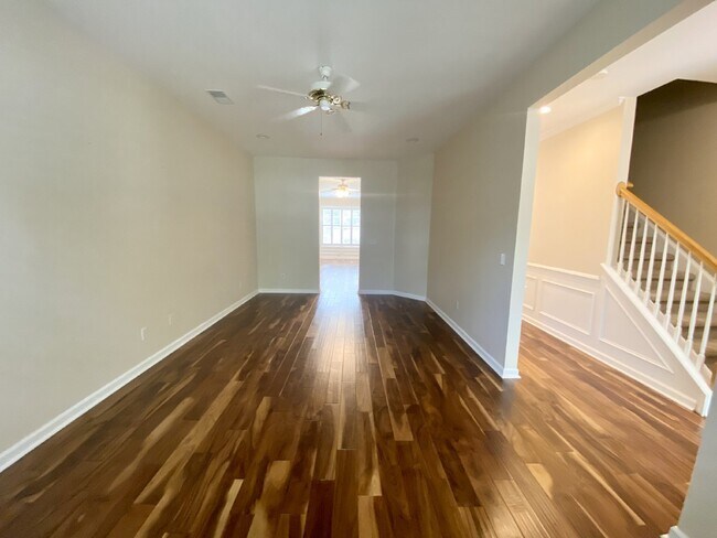 Building Photo - Westbury Park Two Bedroom, Two Bath Townhome!