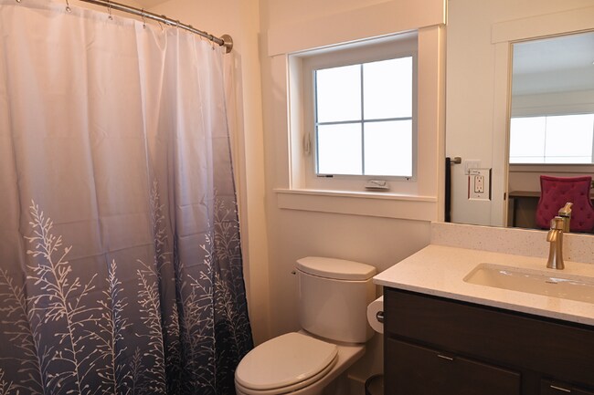 Building Photo - 180 Dustarr Ln