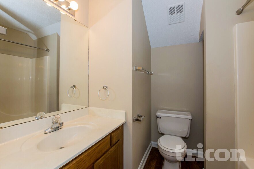 Building Photo - 207 Salusbury Ln
