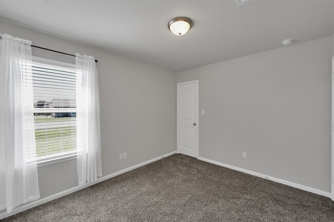 Building Photo - 243 Racetrack Ln