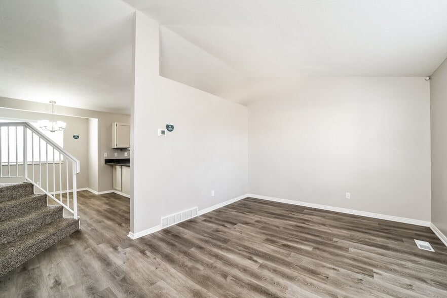 Building Photo - 7747 S Briar Dr