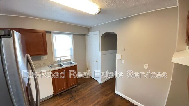 Building Photo - 1303 Kumler Ave