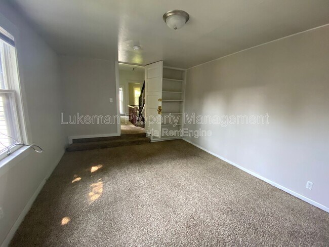 Building Photo - 431 W Vine St