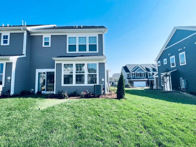 Building Photo - 5935 Hawkweed Dr