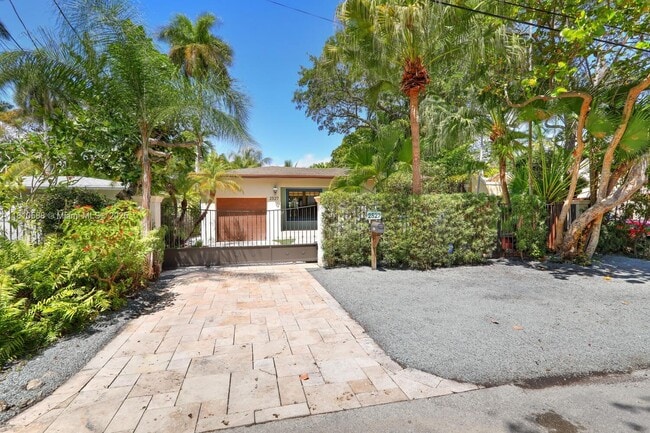 Building Photo - 2527 Inagua Ave