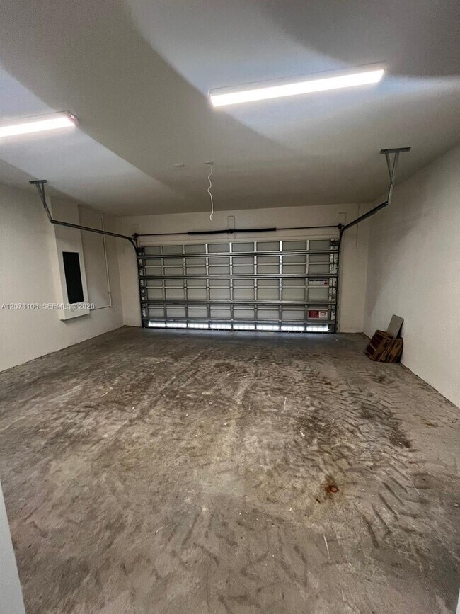 Building Photo - 2625 SE 24th Ct