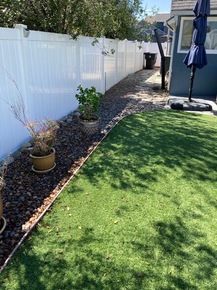 Building Photo - 20428 Roslin Ave