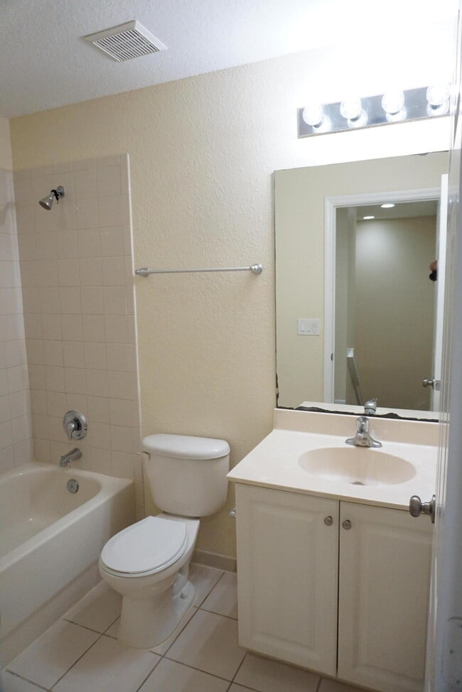 Building Photo - 2032 Nassau Dr