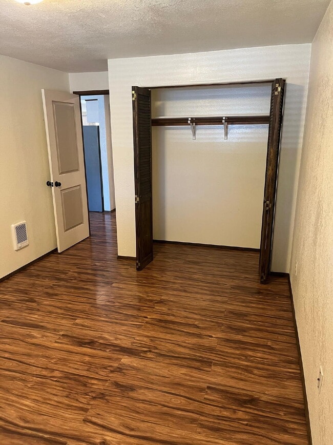 Building Photo - Charming 2-Bedroom Duplex in McMinnville