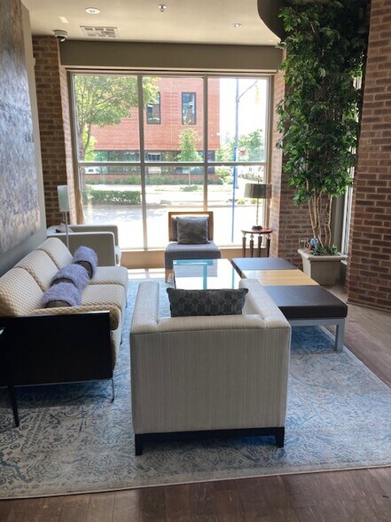 Building Photo - 401 20th St S