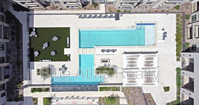 Building Photo - 2700 Old Denton Rd