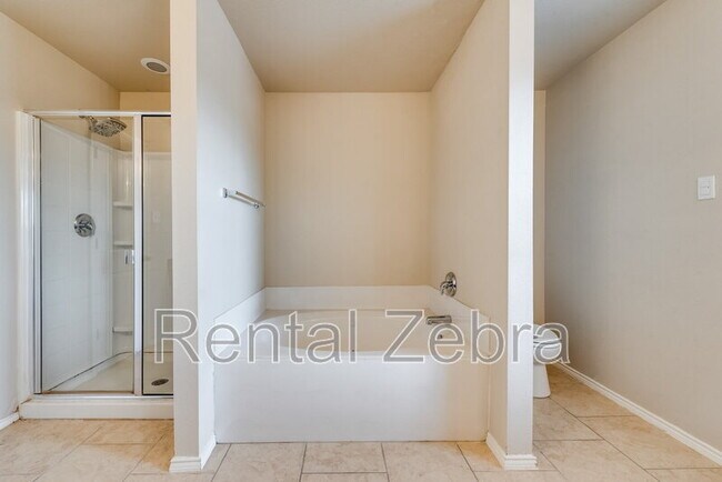 Building Photo - 3016 Wakecrest Dr