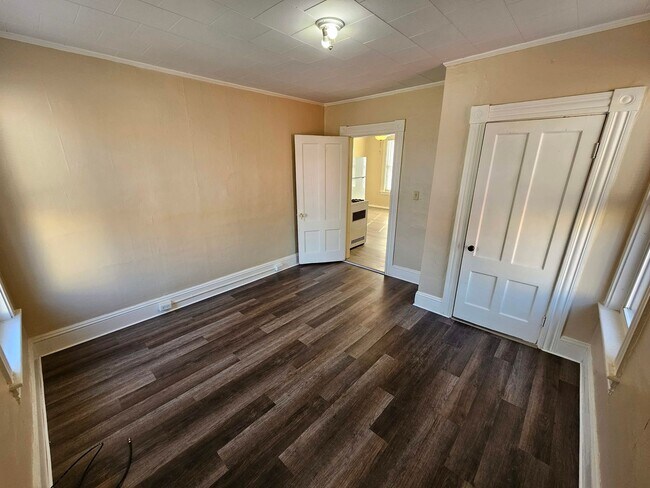 Building Photo - $2,075 - 3 Bed / 1 Bath Apartment in West Manchester's Rimmon Heights with a Semi-Private Balcony!