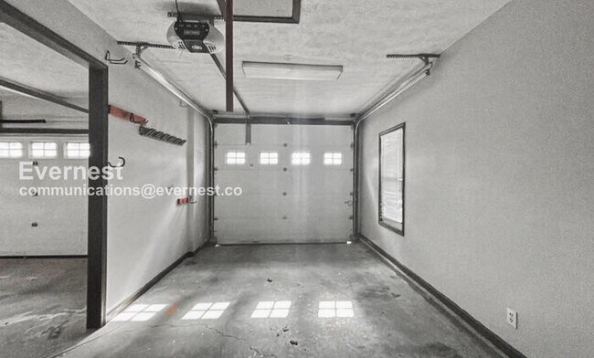 Building Photo - Modern Living in Saddle Bridge with Private Patio / 4 Beds and 2.5 Bath / Available Now!