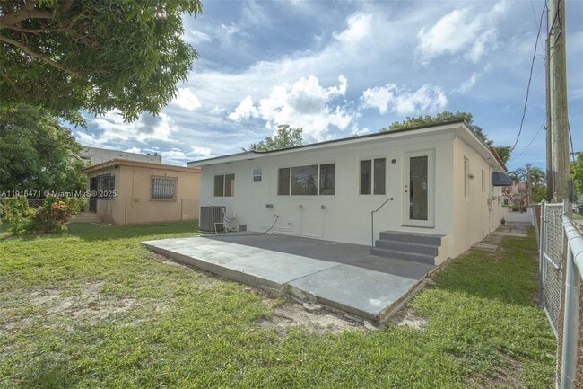 Building Photo - 2675 SW 24th Ter