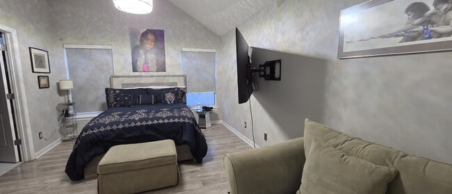 Building Photo - 5464 Daniel Ray Dr