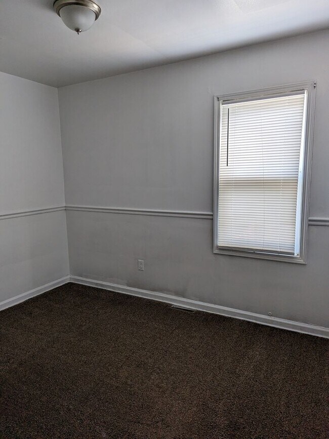 Building Photo - 7501 Lamphere- 3 Bed & 1 Bath FOR RENT