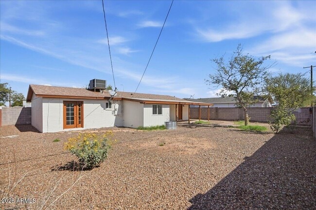 Building Photo - 1935 E El Parque Dr