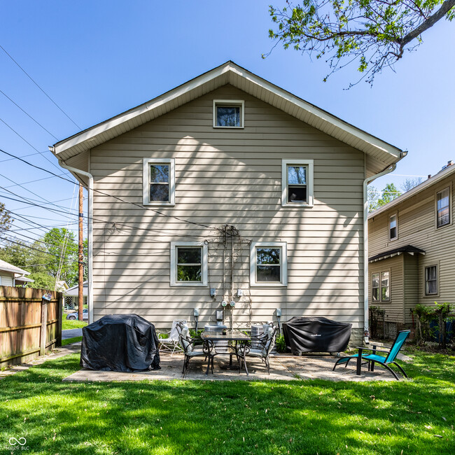 Building Photo - 631 E 56th St