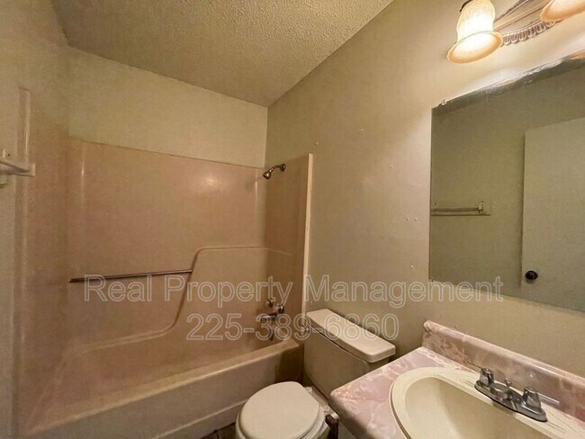 Building Photo - 750 Hospital Rd