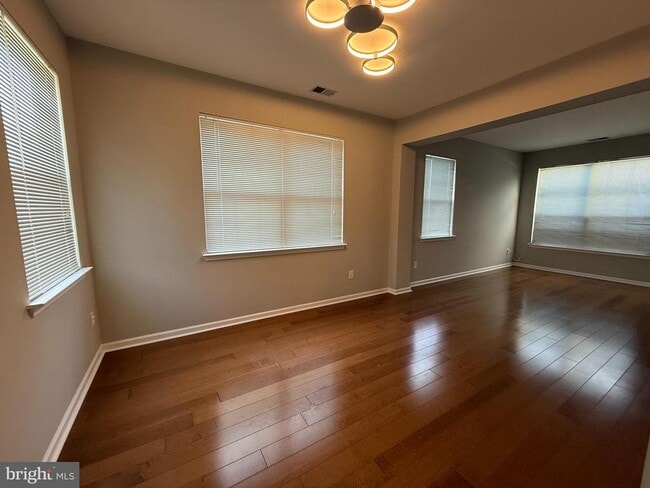 Building Photo - 3 Carey St