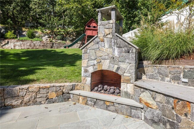 Building Photo - 10 Loewen Ct