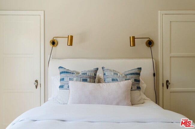 Building Photo - 231 S Thurston Ave