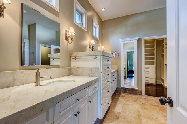 Building Photo - Sophisticated Mediterranean Villa in Newpo...