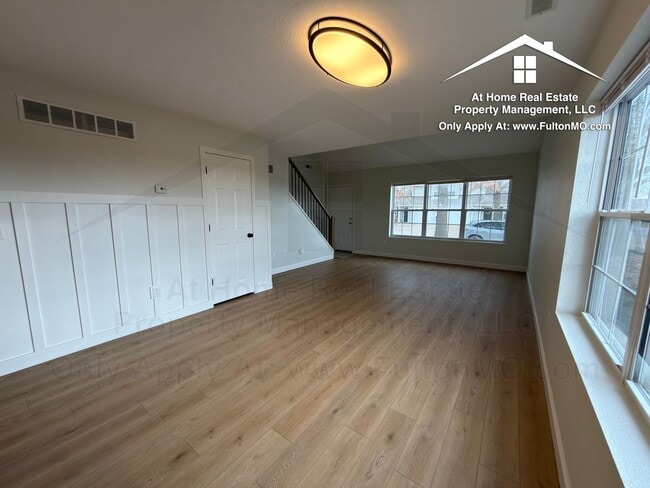 Building Photo - Greystone Court 1011-1013 Duplex