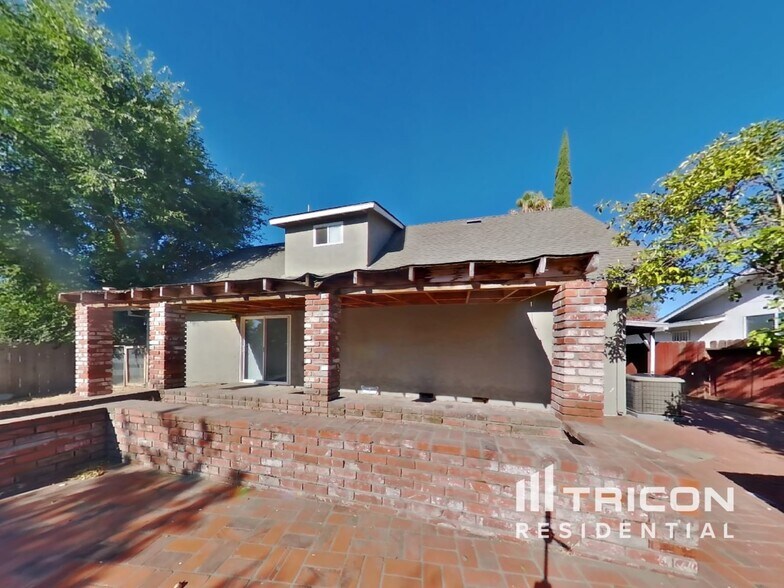 Building Photo - 344 Gardenia Cir