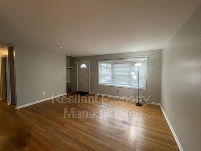 Building Photo - 1220 Gainesway Dr