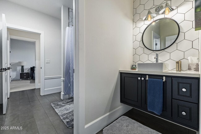 Building Photo - 3810 E Campbell Ave