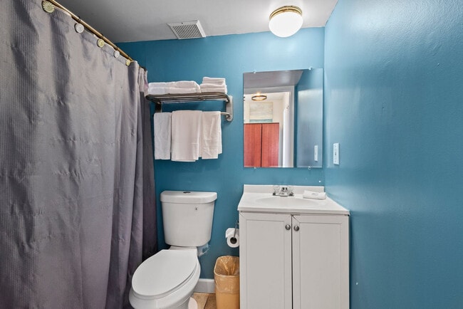 Building Photo - 110 S Ocean Dr
