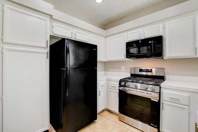 Building Photo - 5155 W Tropicana Ave