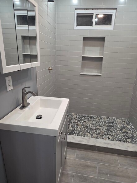 Building Photo - 18 Mascot St