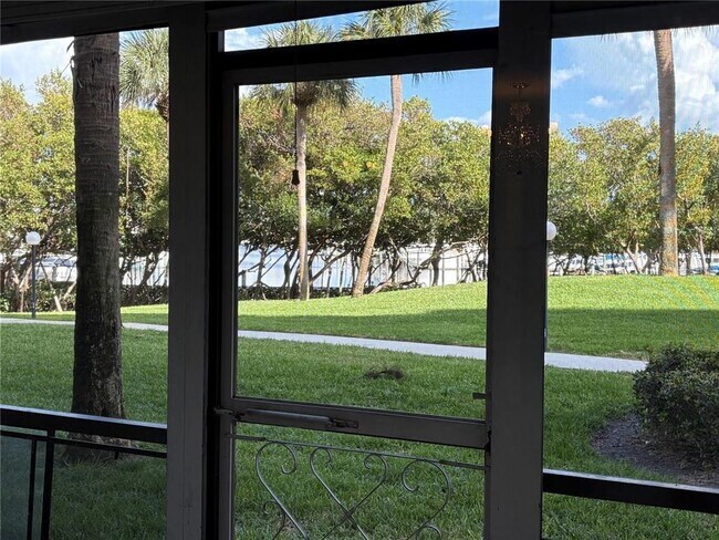 Building Photo - 1328 Pasadena Ave S