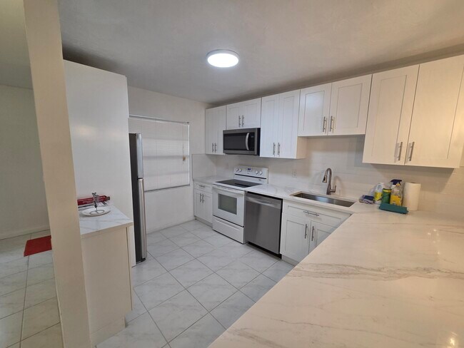 Building Photo - 9187 Norte Lago